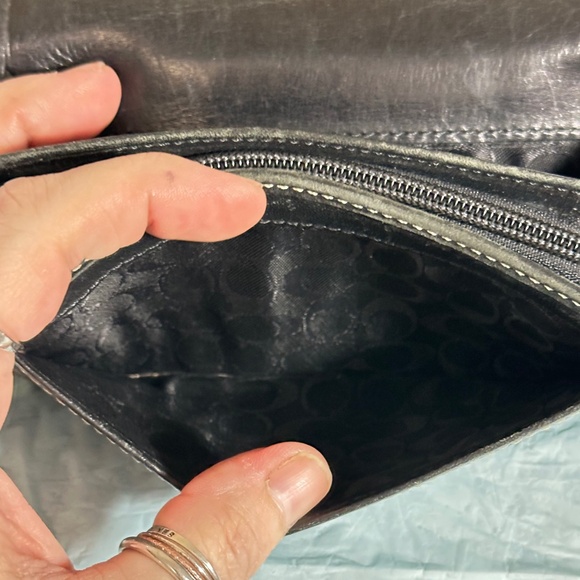 Coach wallet. Black leather. Credit card slots, 3 inside pockets 1 zipper pocket - Picture 12 of 16